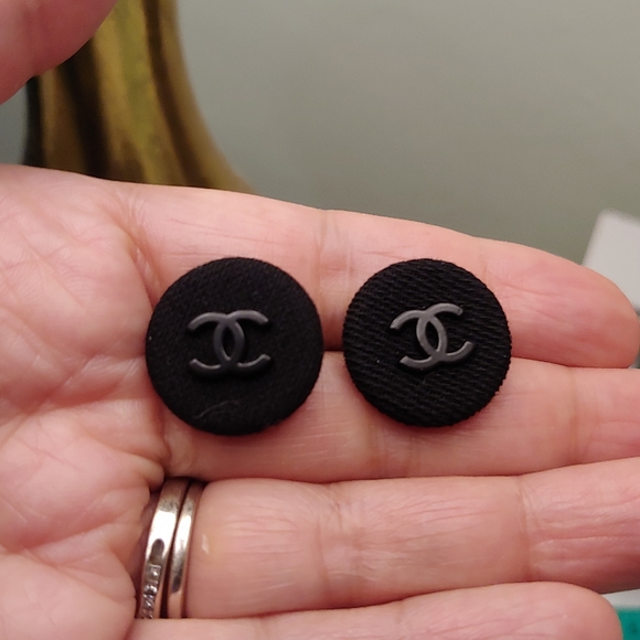 Authentic Chanel Buttons - Picture 6 of 6